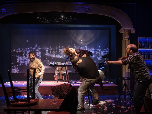 Συνεχίζεται ο «Κωλόκαιρος» στο θέατρο Τζένη Καρέζη