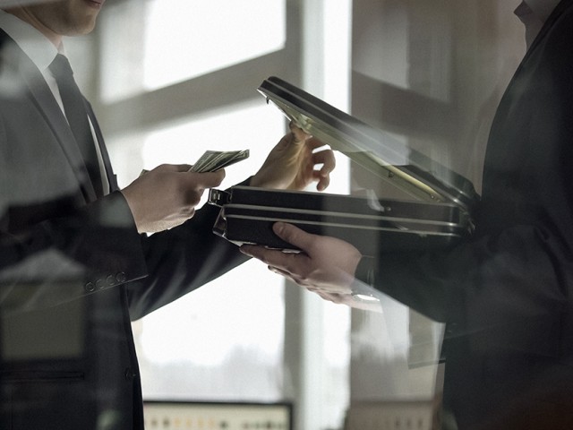 «Κλείνουν» τα «πλυντήρια» των Ρώσων οι Αμερικανοί – Μετά τις εκλογές η κυβέρνηση θα πάρει μέτρα για τους εγχώριους Ολιγάρχες που διατηρούν εν ενέργεια, αυτή την ώρα, σχέσεις με τους Ρώσους!