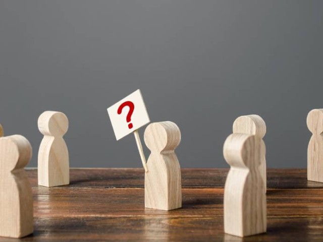 Στενός πρώην συνεργάτης -και προσωπικός φίλος- του Κυριάκου Μητσοτάκη, ο οποίος απαλλάχτηκε από ποινική υπόθεση λόγω παραγραφής, διενεργεί έρευνες για μεγαλοεπιχειρηματίες!