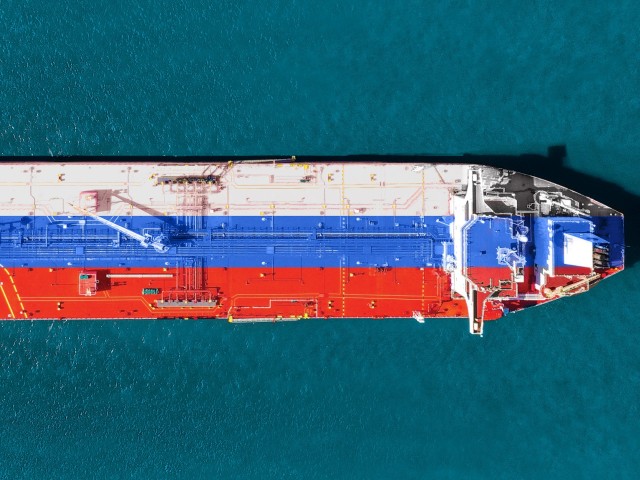 Δύο πρώην προφυλακισμένοι επιχειρηματίες, σε άλλες εποχές έκαστος, «πλούτισαν» διά μέσω της αγοραπωλησίας και μεταφοράς πετρελαίου από την Ρωσία προς τη Δύση και την Μέση Ανατολή…