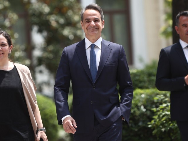 Bloomberg: Ξεκάθαρη νίκη Μητσοτάκη στις εκλογές της 25ης Ιουνίου βλέπουν οι επενδυτές