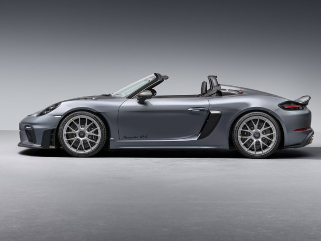 H Porsche 718 Spyder RS… ανάβει φωτιές