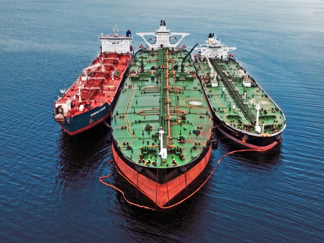 Πώς η «χρυσή» χρονιά για τον τουρισμό αυξάνει τα κέρδη για τα δεξαμενόπλοια