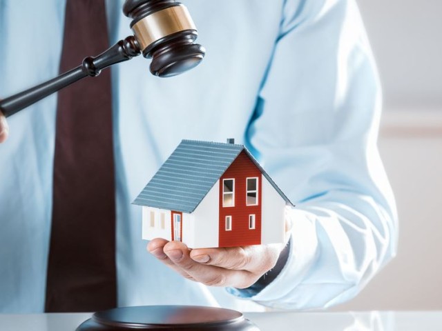 Το εκρηκτικό πρόβλημα των 190.000 αναρτημένων πλειστηριασμών, μέχρι τον Δεκέμβριο