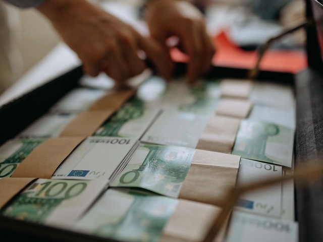 Φήμες για «επιστροφή» 30 εκατ. ευρώ «κάτω από το τραπέζι» σε big deal πέρα και (πολύ) πάνω από τα δεδομένα της αγοράς!