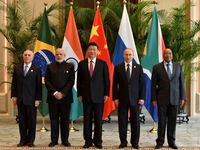 Ρωσία και BRICS κερδίζουν τον οικονομικό πόλεμο... πέρα από το ουκρανικό μέτωπο