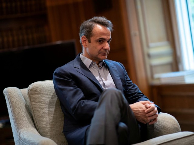 Ως πότε θα ανέχεται ο Κυρ. Μητσοτάκης την ομήγυρη των δήθεν, κεντρώων και «διανοουμένων», αλαζόνων και φανφαρόνων που καυχώνται για τη στροφή στο κέντρο;