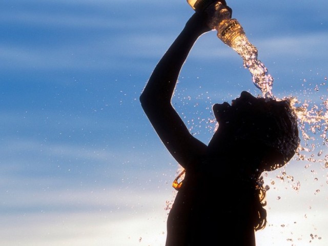 Θερμοπληξία: Όσα πρέπει να γνωρίζουμε για να αποφύγουμε τον μεγαλύτερο κίνδυνο του καλοκαιριού