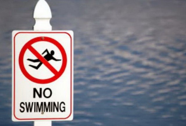 Υπουργείο Υγείας: Πού απαγορεύεται η κολύμβηση στην Αττική