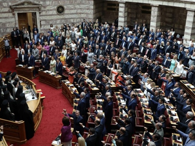 Νέα Βουλή: Οι ψηφοφόροι των αγνώστων κομμάτων περιμένουν να δουν ποιους ψήφισαν