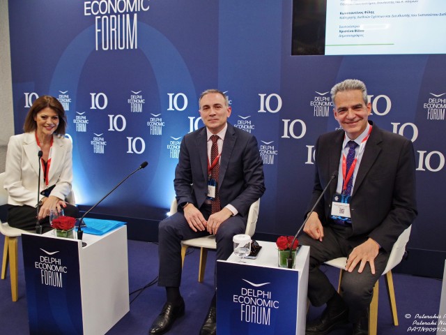 Επίκαιρη συζήτηση στο Φόρουμ των Δελφών για γεωπολιτική και διεθνείς οικονομικές εξελίξεις