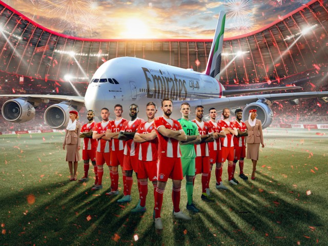 Η Emirates προχωρά σε στρατηγική συνεργασία με την FC Bayern Munich Η αεροπορική εταιρεία γίνεται Πλατινένιος Χορηγός για τις επόμενες επτά σεζόν Η συνεργασία σηματοδοτεί την επιστροφή της Emirates στη γερμανική λίγκα