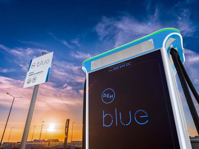 Χειμερινές φορτίσεις με επιβραβεύσεις και προνόμια από τη ΔΕΗ blue και τη Visa