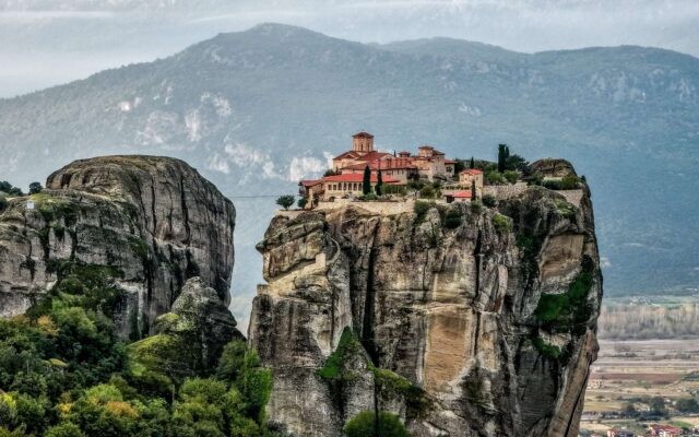 Πόλος έλξης Μετέωρα, Καλαμάτα, Ιωάννινα και Σιάτιστα για το τριήμερο του Αγίου Πνεύματος