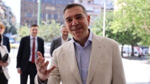 Ο Τσίπρας κατέθεσε την ιδρυτική διακήρυξη της ΕΛΑΣ στον Άρειο Πάγο: «Σημαία μας η Δημοκρατία και η Δικαιοσύνη» -Ποιοι τον συνόδευσαν