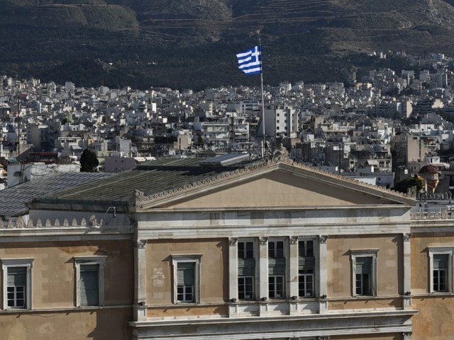 Δημοσκόπηση Interview: Η ΝΔ και η ΕΛ.Α.Σ. ενισχύονται