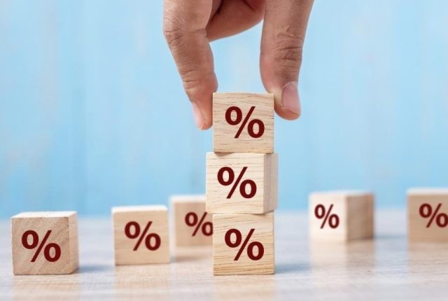 ΤτΕ: Αυξήθηκαν στο 4,76% τα επιτόκια των νέων δανείων τον Απρίλιο - Αμετάβλητο των νέων καταθέσεων