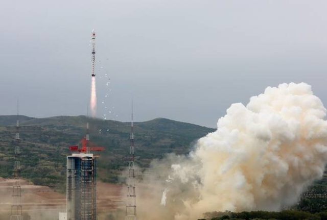 Η Κίνα στέλνει μήνυμα στη SpaceX με νέο πύραυλο και δορυφόρους