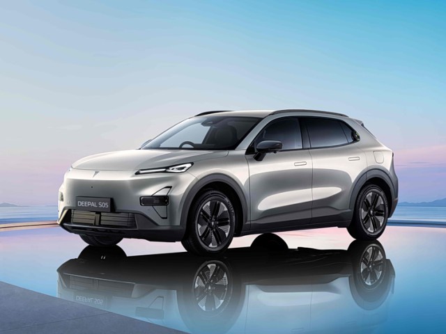 CHANGAN DEEPAL S05 Plug-in Hybrid: Νέο C-SUV στην Ελλάδα
