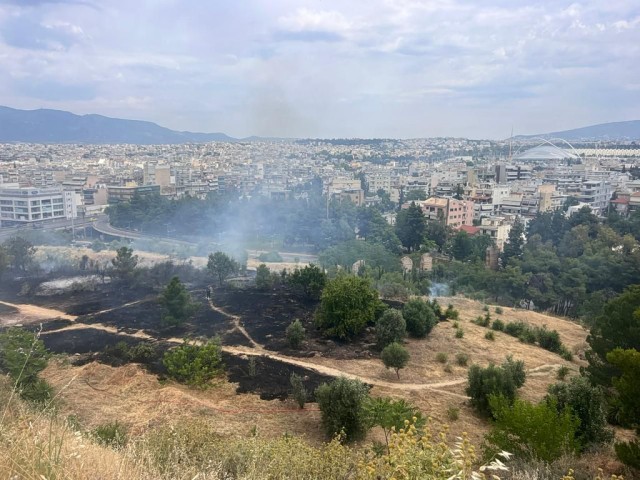 Φιλοθέη: Υπό έλεγχο η φωτιά στο περιαστικό άλσος