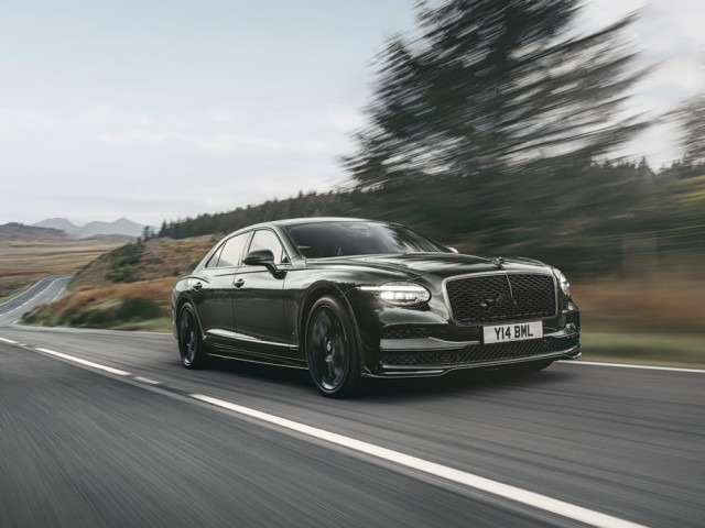 Bentley Flying Spur: Νέα γενιά με υβριδικά συστήματα και επιδόσεις