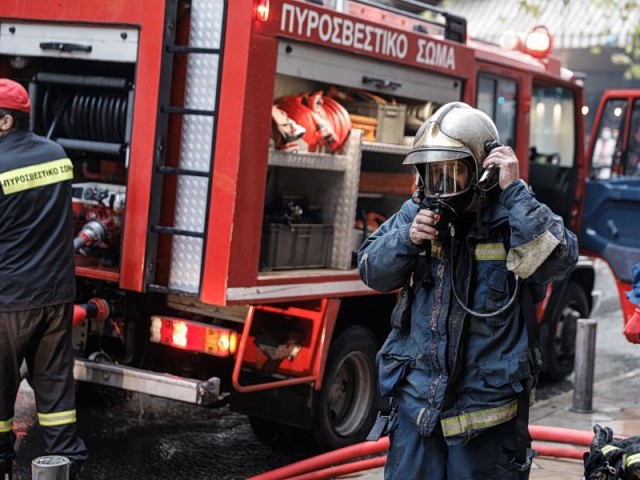 Απεγκλωβισμός ηλικιωμένης από πυρκαγιά στην Πτολεμαΐδα