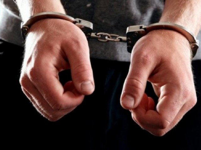 Χειροπέδες σε 37χρονο που μετέφερε τρεις μετανάστες κρυμμένους στο πορτ μπαγκάζ ΙΧ στη Θεσσαλονίκη