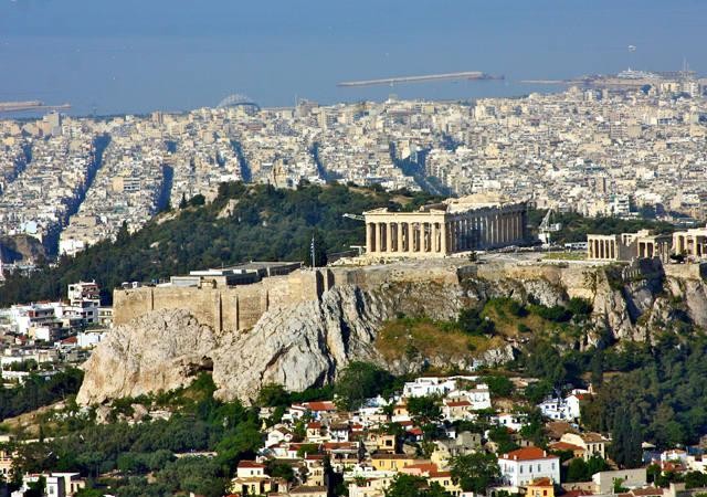 Bloomberg: Δεν είναι μόνο η φορολογία ο λόγος που οι δισεκατομμυριούχοι «μετακομίζουν» από το Λονδίνο στην Αθήνα