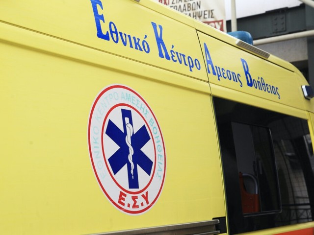 Γλυφάδα: Τρεις νεκροί σε τροχαίο – Το ΙΧ τους «καρφώθηκε» σε μάντρα