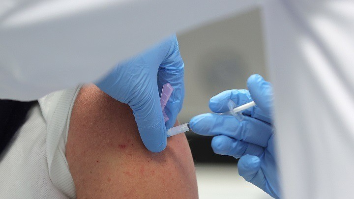 Η Γερμανία παραγγέλνει ήδη εμβόλια για το 2022