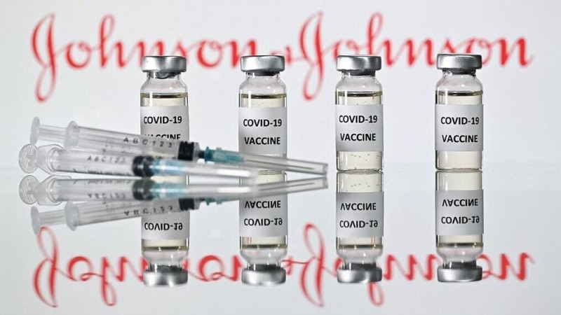 Johnson & Johnson: “Πράσινο φως” από τον FDA για τη χρήση του μονοδοσικού εμβολίου