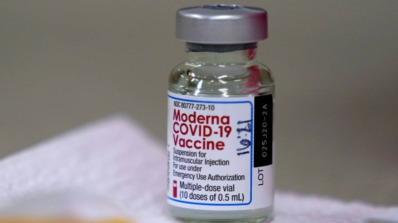 15 δόσεις εμβολίων αντί για 10 στα φιαλίδιά της προτείνει η Moderna