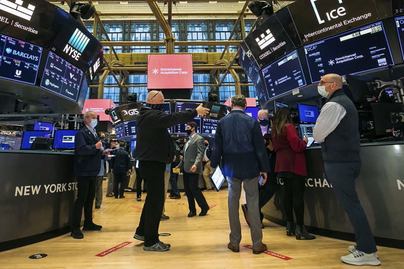 Wall Street: Βύθιση 2,46% του Nasdaq - Μικρά κέρδη για Dow Jones και S&P 500