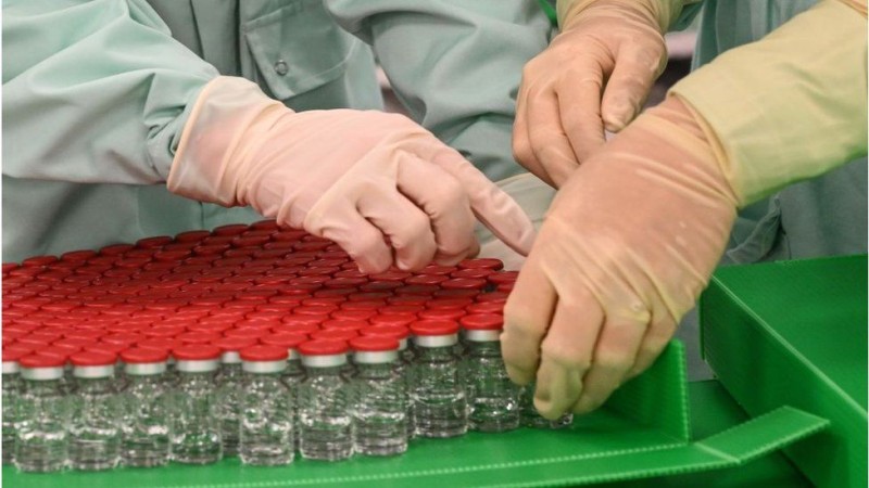 «AstraZeneca»: Εκρυβε 30 εκατ. δόσεις εμβολίων έξω από τη Ρώμη