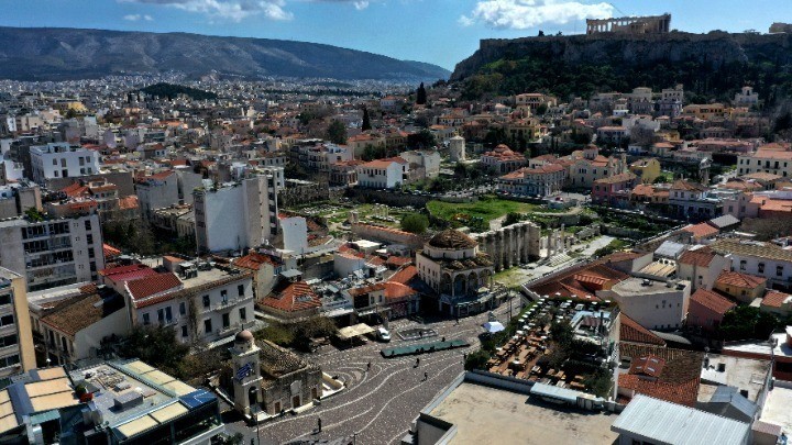 Παραμένουν στον