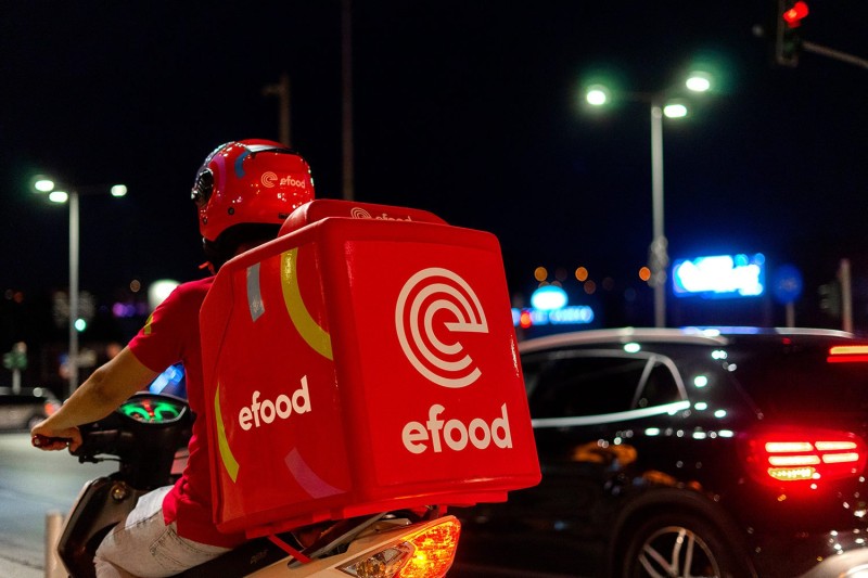 efood: Προχωρά σε νέες προσλήψεις διανομέων