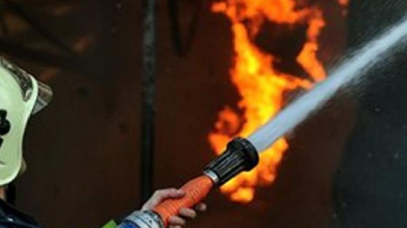 Πυρκαγιά σε ξύλινο οικίσκο στο Κερατσίνι