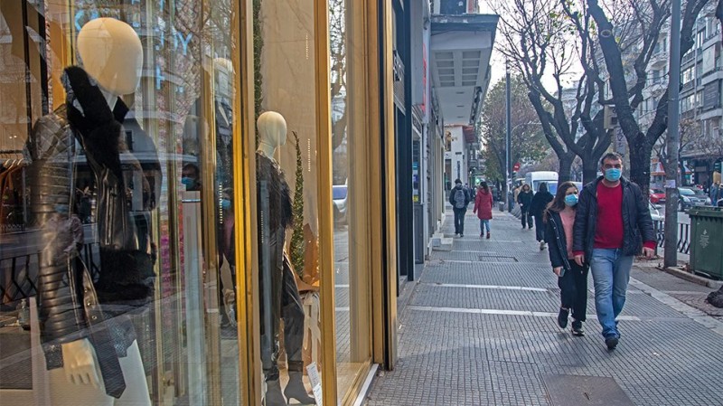 Λιγότερα άτομα απασχολήθηκαν στο λιανεμπόριο το δ' τρίμηνο