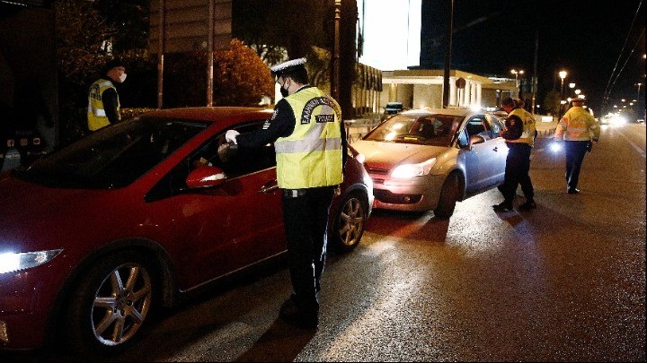 Μπλόκα της ΕΛ.ΑΣ. παντού για την εφαρμογή των μέτρων