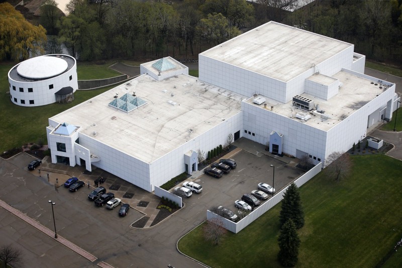 Ανοίγουν οι πύλες του Paisley Park