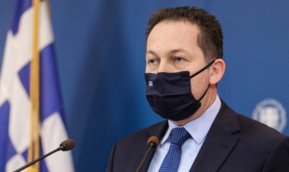 Πέτσας: Θα επιστρατεύσουμε ιδιώτες γιατρούς, αν χρειαστεί