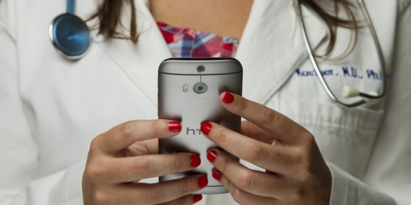 Πώς ένα έξυπνο κινητό μετατρέπεται σε κάμερα ιατρικής διάγνωσης