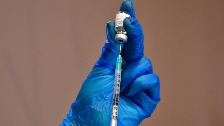 Ανοίγει σήμερα η πλατφόρμα για εμβολιασμό σε ηλικίες 65-59