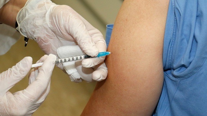 Ανοίγει η πλατφόρμα εμβολιασμών για τους 55ρηδες