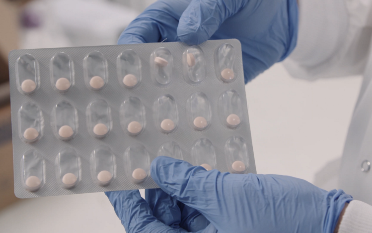 ΕΚΠΑ: Έρευνες για νέο χάπι κατά του κορωνοϊού