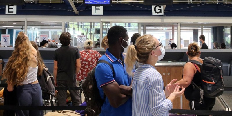 Γαλλία: Υποχρεωτική απομόνωση για ταξιδιώτες από Βρετανία