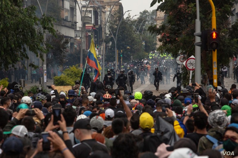 Κολομβία: Συνεχίζονται οι διαδηλώσεις και οι ταραχές για τα οικονομικά μέτρα της κυβέρνησης