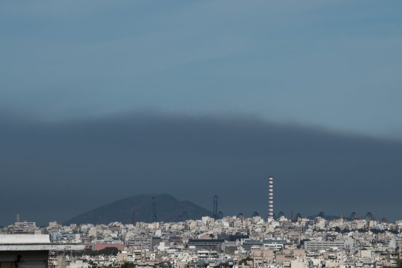 Συστάσεις επιστημόνων και υπουργείου Υγείας για τους καπνούς από τη φωτιά στον Σχίνο