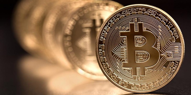 Πτώση κατά 10% στην ισοτιμία του Bitcoin