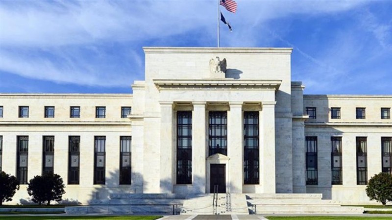 Fed: Διατηρεί αμετάβλητα τα επιτόκια